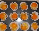 Muffin formában sült sonka tojással recept fázis 2 fotója