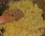 Sajtos-fokhagymás csirkecombok hagymás burgonyával recept fázis 15 fotója