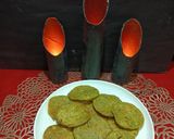 A picture of step 5 of Crispy Palak Masala Mathri.