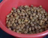A picture of step 1 of Chana Masala.
