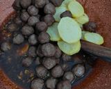 Foto langkah ke 6 dari resep Bakso Kentang Saus Tiram.