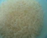 Foto del paso 1 de la receta: Arroz con manteca (mantequilla) ajo, perejil y corazón de sorpresa 😋 🍚 🧈🧄🌱🧀