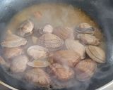 Foto del paso 5 de la receta: Espaguetis con frutos de mar y escamas de guindillas