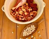 Sparhelten, cserépedényben főtt babgulyás füstölt csülökkel.....házi barackpálinkával😉 recept fázis 2 fotója