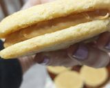 Foto del paso 7 de la receta: Alfajores de naranja y canela, rellenos de queso crema, dulce de leche y nueces picadas!