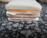 Foto del paso 4 de la receta: Canapés de pan de molde con jamón York y queso cheddar