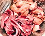 Hình bước làm 2 của món Cháo Đậu Xanh Tim Cật Xào Tiêu