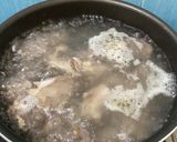 Foto langkah ke 2 dari resep Sup tulang ayam.