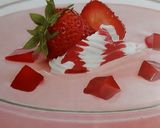 A picture of step 3 of Coloured vermicelli strawberry custard ice cream.