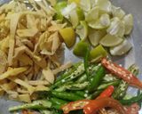 अदरक नींबू मिर्च (Adrak nimbu mirch recipe in Hindi) रेसिपी चरण 2 फोटो