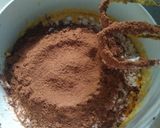 Foto langkah ke 5 dari resep 18.Muffin Triple Cokelat|| MOIST & NYOKLATT BANGETT!!!.
