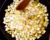 Foto del paso 4 de la receta: Tortilla de papas con cebolla y perejil