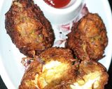 A picture of step 4 of Egg Onion pakoda.