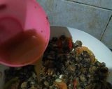 Foto langkah ke 2 dari resep Oseng kerang dara pedas.