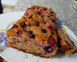 Foto del paso 6 de la receta: Budín de harina integral con banana y frutos rojos