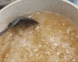 Hình bước làm 3 của món Đu đủ tiềm táo đỏ ngân nhĩ