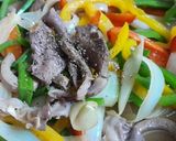 Hình bước làm 3 của món Tim cật xào ớt chuông