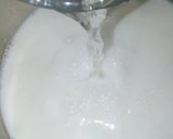 Hình bước làm 3 của món Sữa gạo phiên bản việt