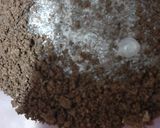 A picture of step 2 of Oreo cupcakes.