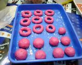 Foto langkah ke 9 dari resep Donat buah naga merah.