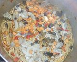 A picture of step 3 of One-pot spaghetti surprise 😆.