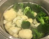 Foto del paso 1 de la receta Gratín de brócolis y coliflor en salsa de atún