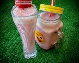A picture of step 4 of Strawberry milkshake.
