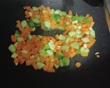 รูปขั้นตอนการทำที่ 2 ของ กุ้งผัดหมูสับ เมนูอาหารเด็ก