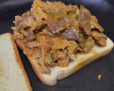 Foto del paso 4 de la receta: Sandwich🥯de carne🧅y queso🧀🥩🫑