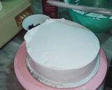A picture of step 4 of Vanilla cream cake with chocolate chips inside.