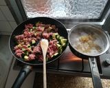 Foto del paso 1 de la receta: Pasta con calabacín y carne picada