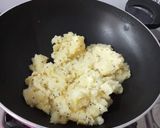 A picture of step 6 of Pyaz Aaloo Ki Khasta Kachori / onion,potato.