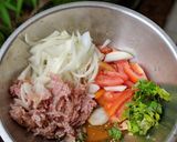 รูปขั้นตอนการทำที่ 2 ของ ยำแหนม