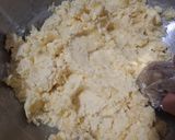 Foto langkah ke 4 dari resep Getuk Singkong Gula Aren (Kenyal, Manis, Legit).