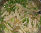 รูปขั้นตอนการทำที่ 2 ของ ไข่เจียวเห็ดชิเมจิ