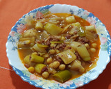 Foto del paso 7 de la receta: Potaje de garbanzos y puerros, con taquitos de jamón