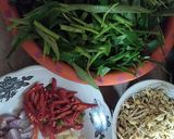 Foto langkah ke 1 dari resep #resep pertamaku Hari ini bikin ca kangkung kesukaan suami.