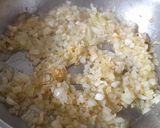 Foto del paso 3 de la receta Revuelto de espárragos, setas y langostinos