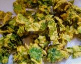 A picture of step 3 of Spinach pakoda.