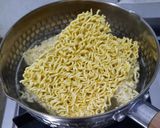 Foto langkah ke 2 dari resep Bola-Bola Mie.