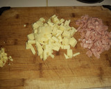 Foto del paso 1 de la receta: Pasta farfalle en salsa blanca con jamón y queso