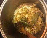 Foto del paso 3 de la receta: Guiso de salmón y almejas!!