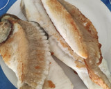 Foto del paso 2 de la receta: Rodaballo en Salsa de Martini Rosso con Piñones y Pasas