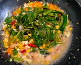 Foto langkah ke 2 dari resep Tumis kangkung jagung wortel teri simple.