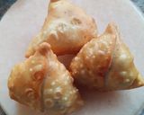 A picture of step 4 of Whole wheat flour Samosa with paneer filling.