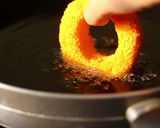 A picture of step 5 of Mozzarella Onion Rings.
