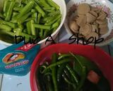 Foto langkah ke 1 dari resep Tumis buncis bakso cabe hijau.