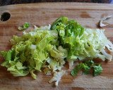 Foto del paso 1 de la receta: Cesto de jamón dulce con lechuga y frutos secos