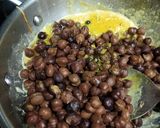 A picture of step 3 of Kala chana besan curry.