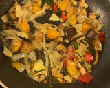 Foto del paso 1 de la receta: Arroz con verduras, gambas y mejillones